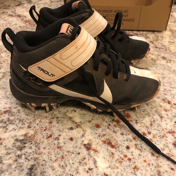 Boys baseball cleats and xs grey pant combo! - Picture 2 of 4